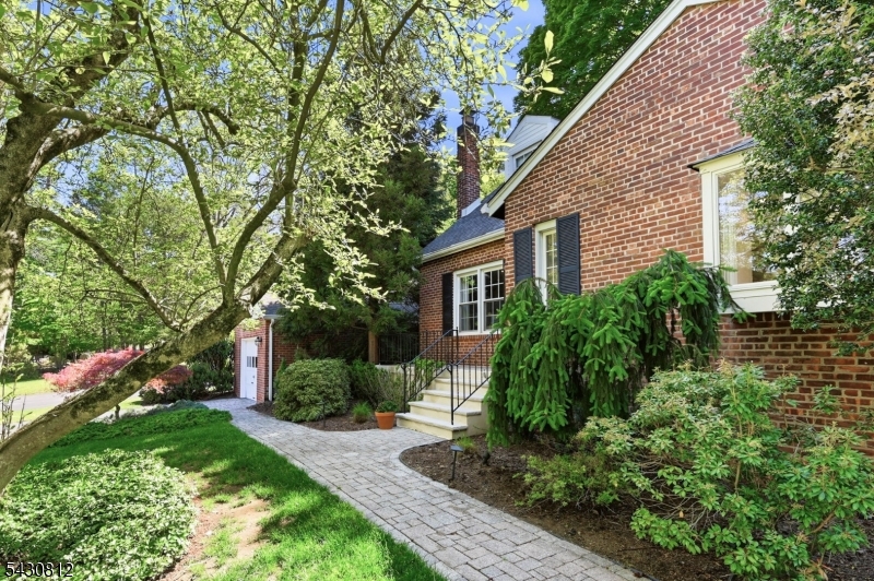 806 Ramapo Valley Rd