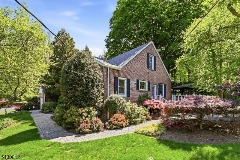806 Ramapo Valley Rd