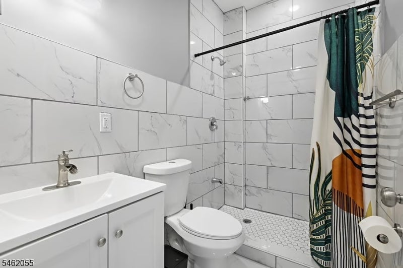 153 Danforth Ave 2