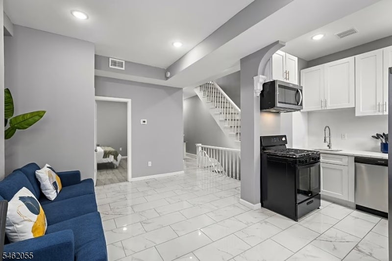 153 Danforth Ave 2