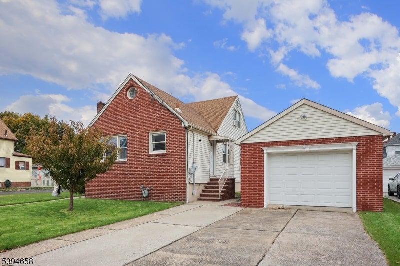 825 Dennis Pl