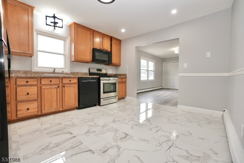 53 Mt Pleasant Ave  2nd Fl 2