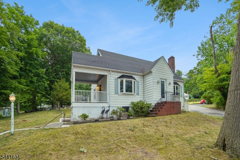 72 Lake Dr East