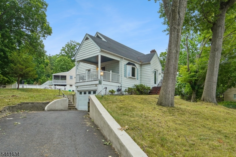 72 Lake Dr East