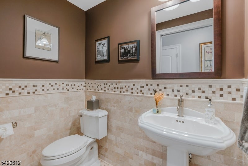 8 Schmidt Cir