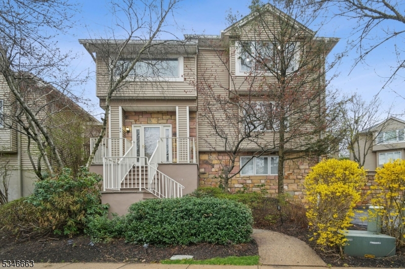 96 Clarken Dr
