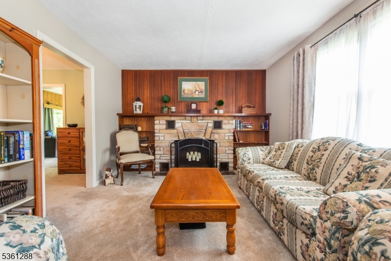 24 W Windy Bush Ln