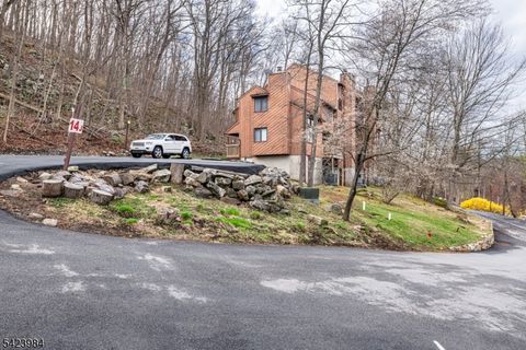 14 Village Way Unit 4 4 Vernon Twp. NJ 07462