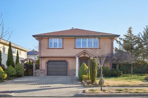 2 Ivy Ln Wallington Boro NJ 07057