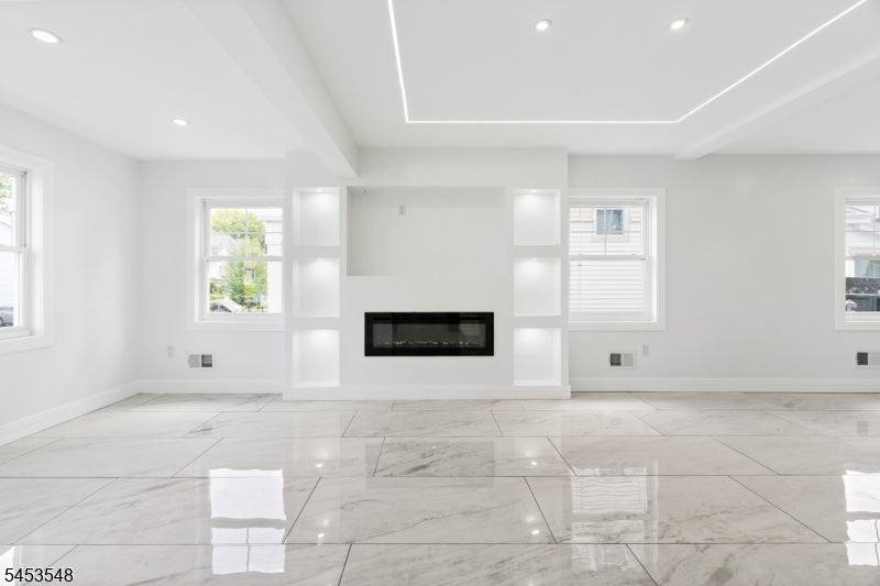 37 Wayne Ave