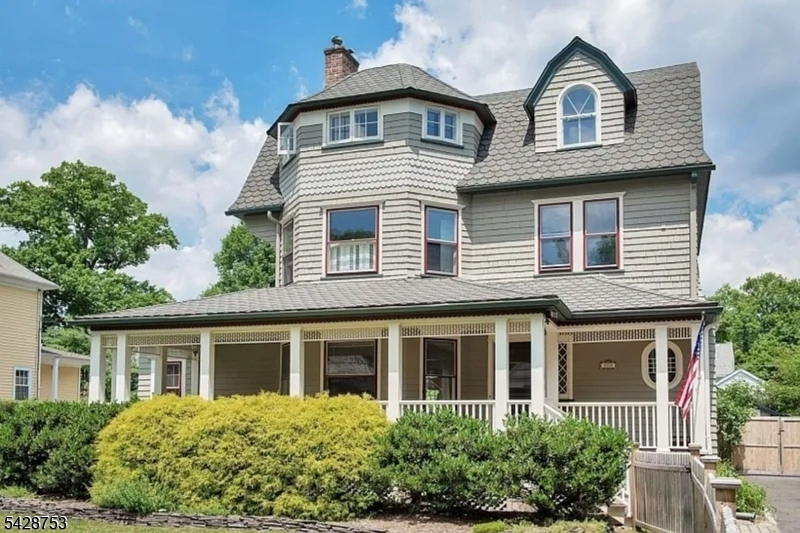 215 Inwood Ave
