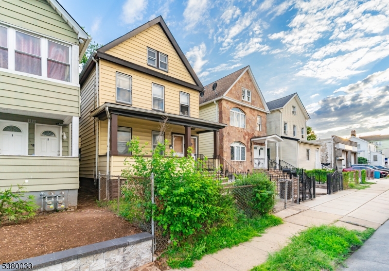 1024 Julia St