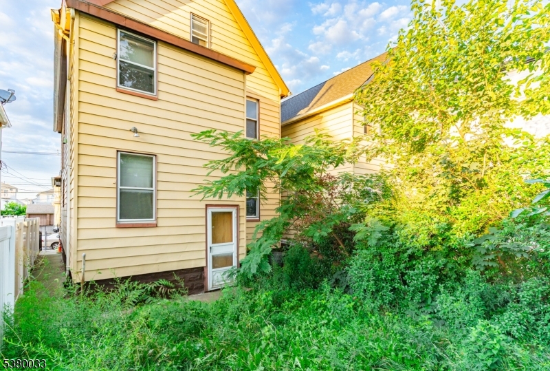 1024 Julia St
