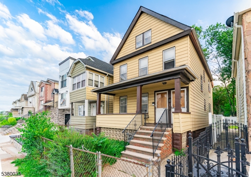 1024 Julia St
