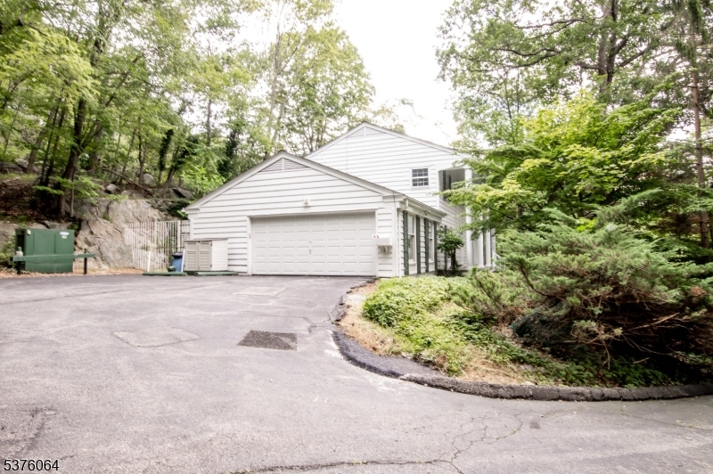 81 Old Cow Pasture Ln