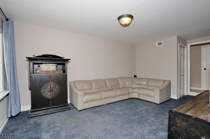 153 Bergen Ave