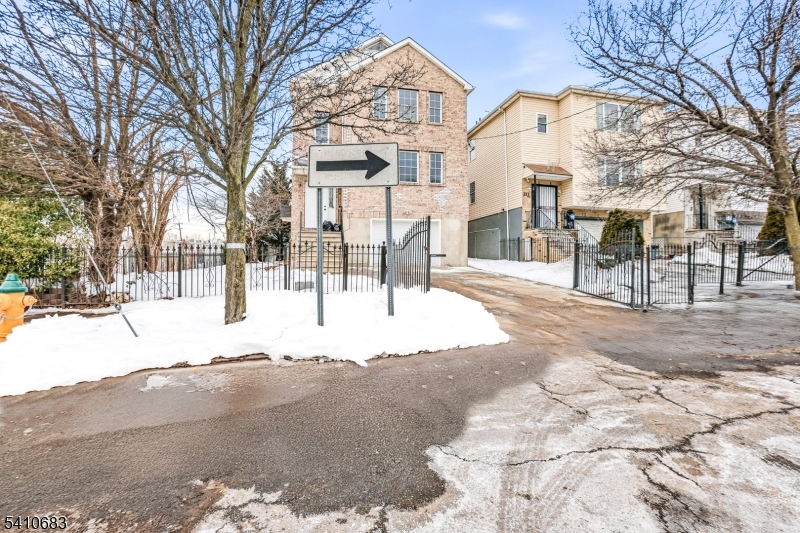 215 Hillside Ave