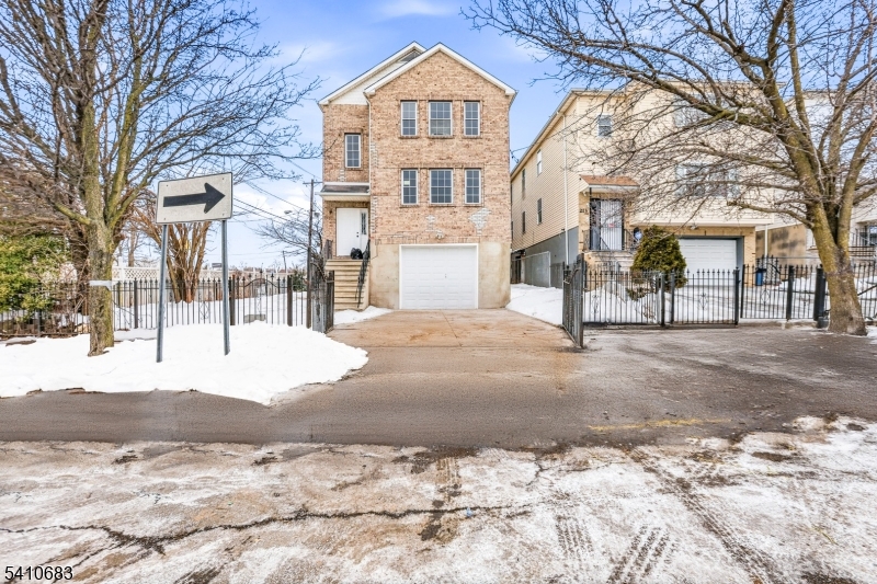 215 Hillside Ave