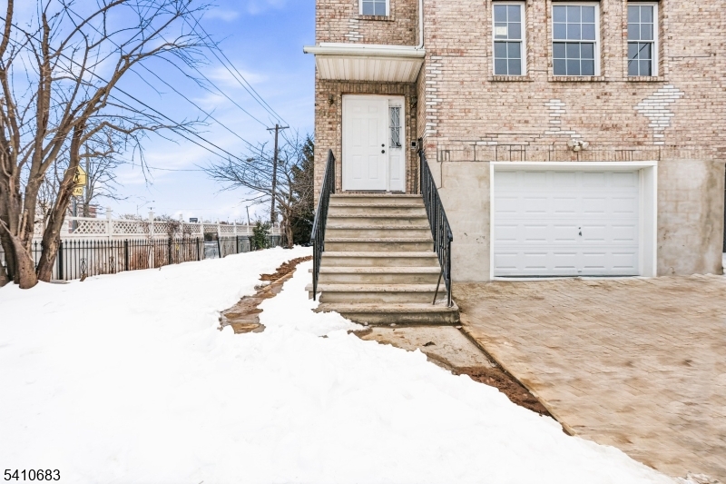 215 Hillside Ave