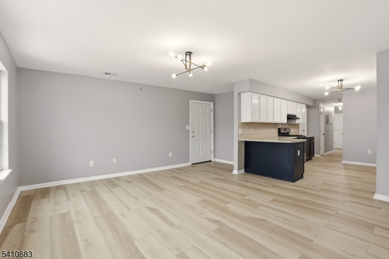215 Hillside Ave