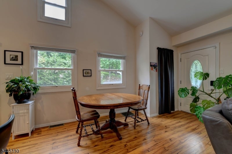 122 W Lake Shore Dr