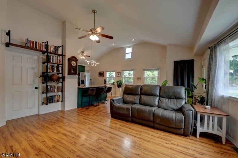 122 W Lake Shore Dr