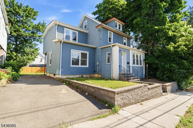 118 W 2Nd St