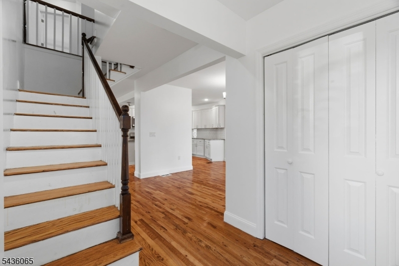 118 W 2Nd St