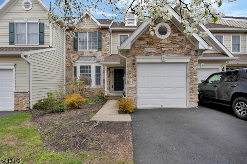 7 Patriot Hill Dr