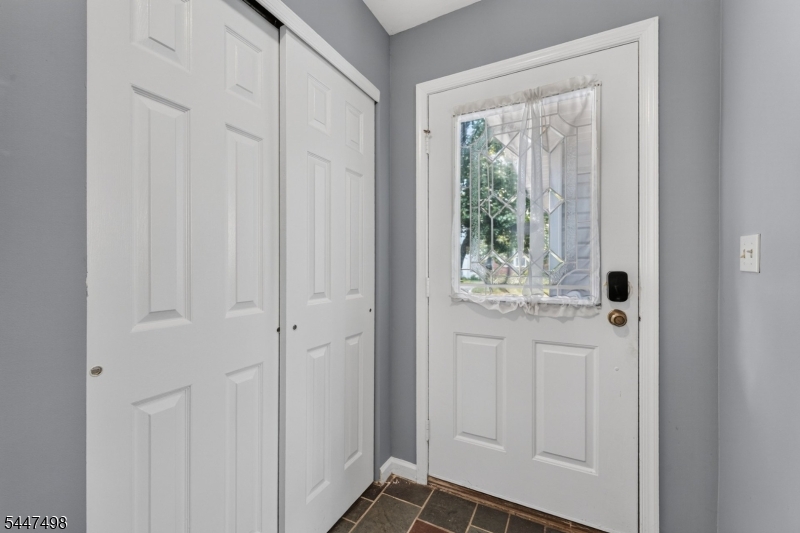 352 Cotswold Pl