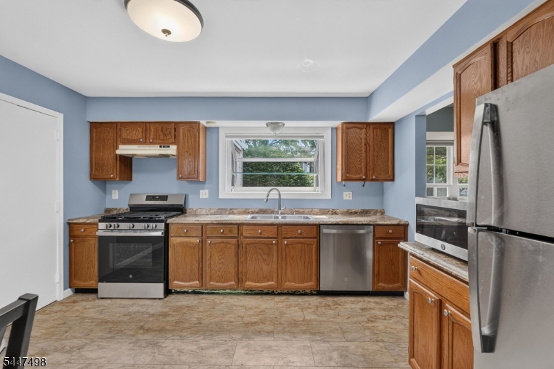 352 Cotswold Pl