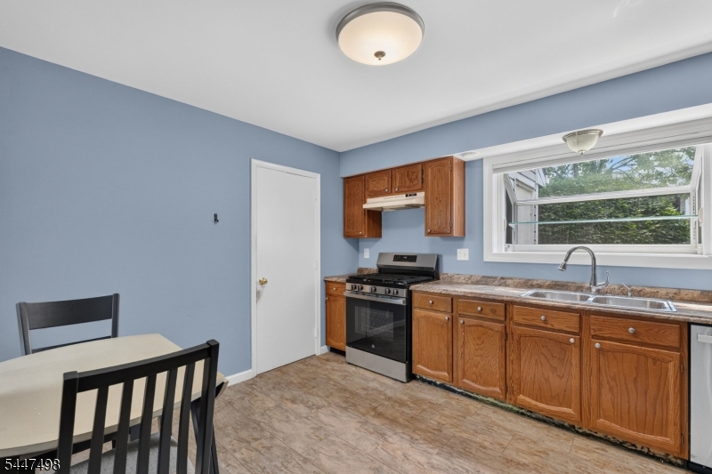 352 Cotswold Pl