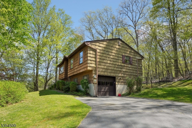 24 Hillsdale Dr