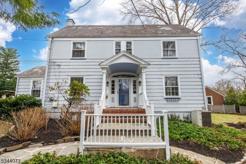 537 Summit Ave