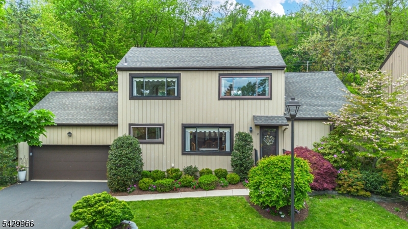 2 Spruce Ln