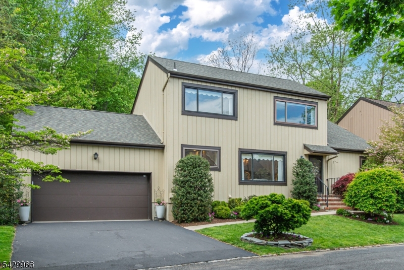 2 Spruce Ln