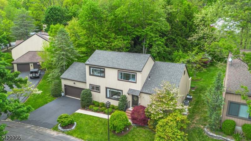 2 Spruce Ln