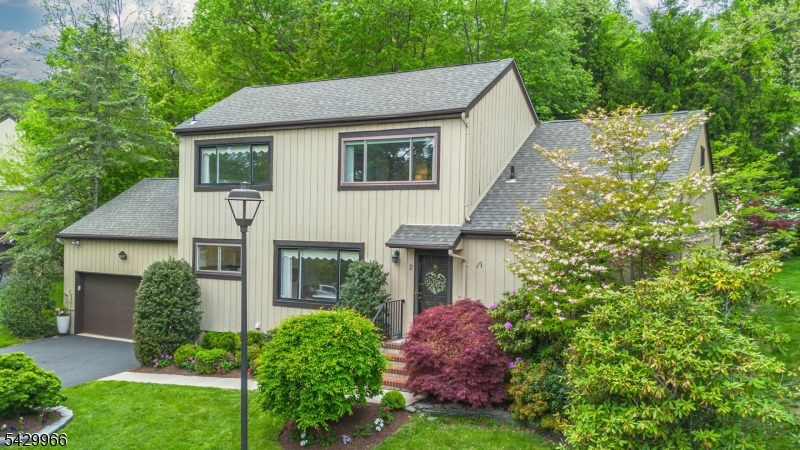 2 Spruce Ln