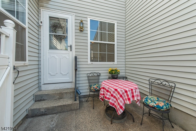 102 Appleton Way