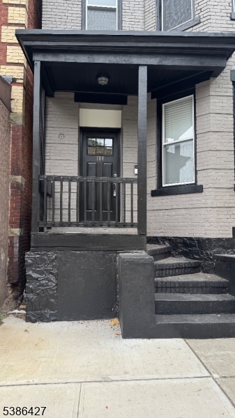 184 Hickory St 1