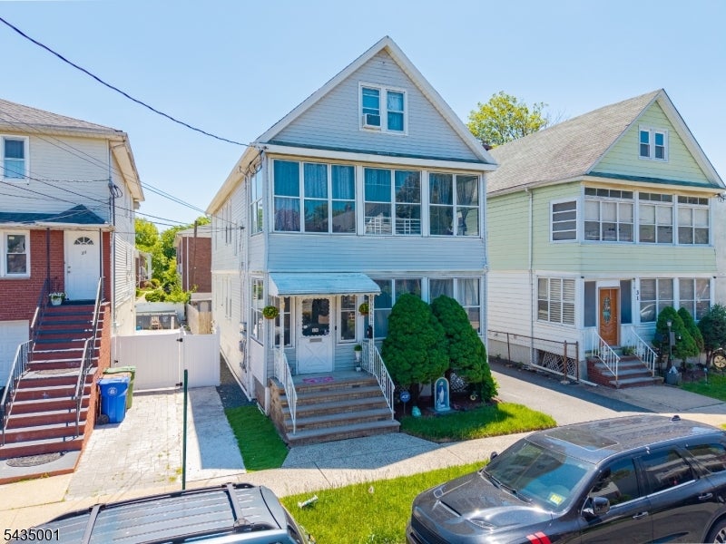 29 W 12Th St