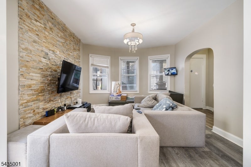 29 W 12Th St