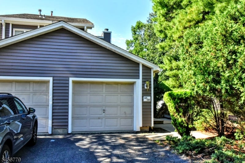 606 Skyline Dr