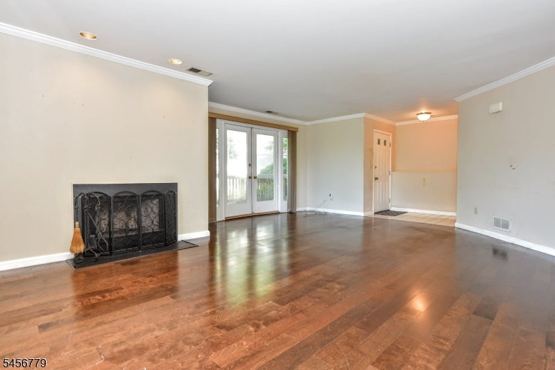 606 Skyline Dr