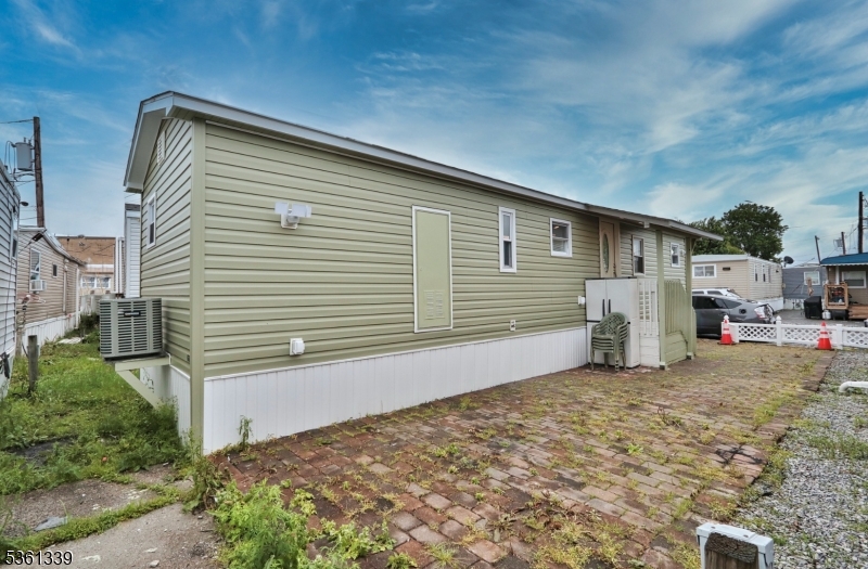 34 Helen Dr