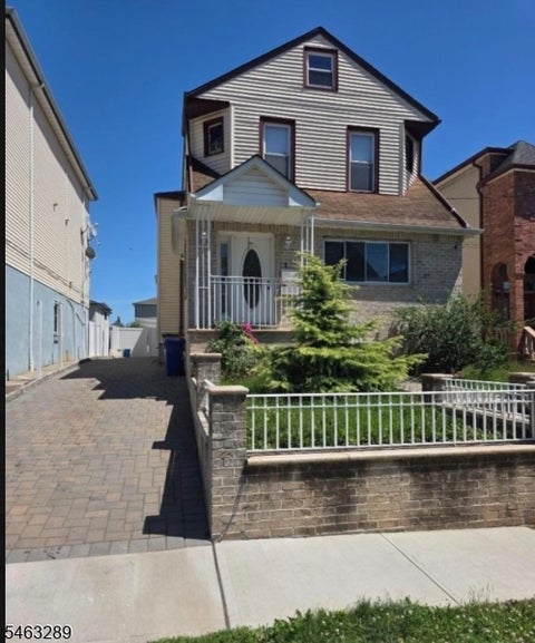 Photo for 929 Adams Ave
