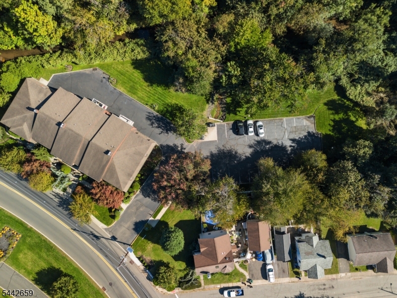 70 Harristown Rd 1