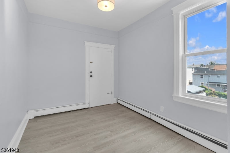 215 Delaware St 5