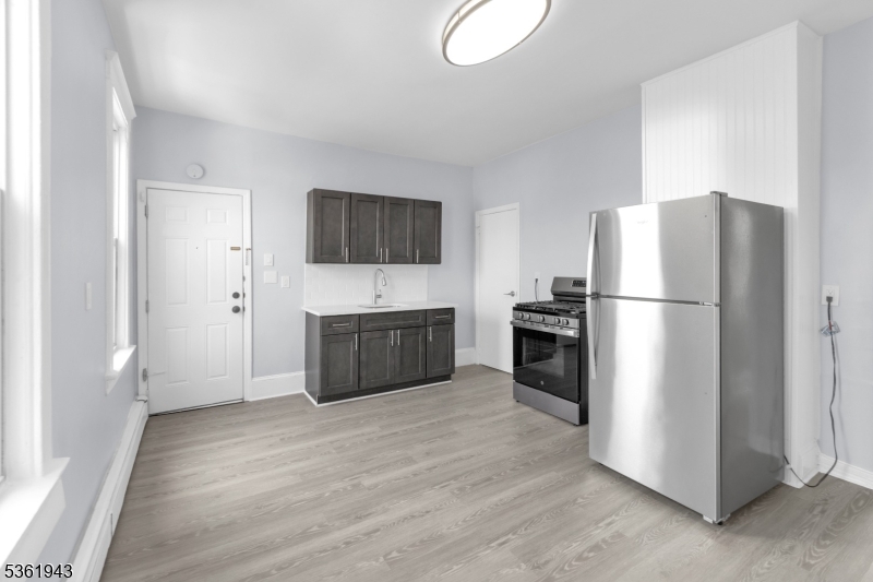 215 Delaware St 5