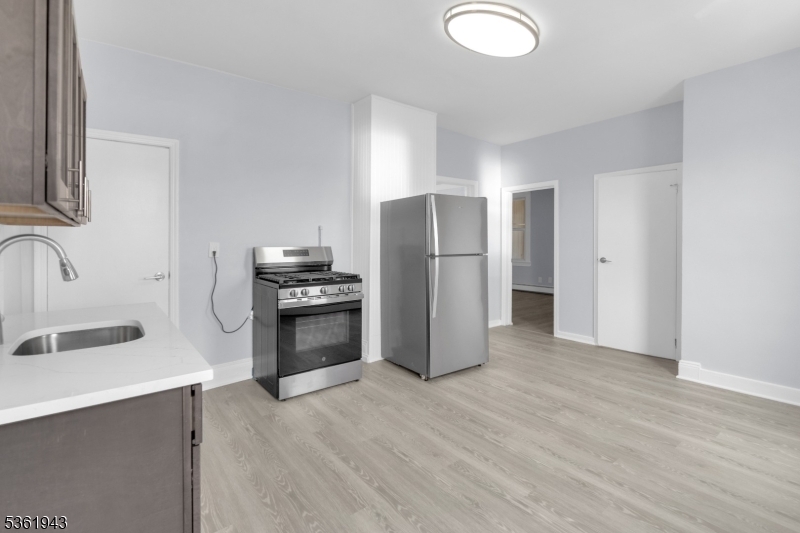 215 Delaware St 5